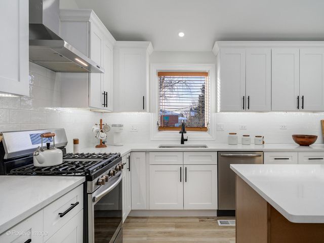 10630 S Keeler Avenue, Oak Lawn, IL 60453