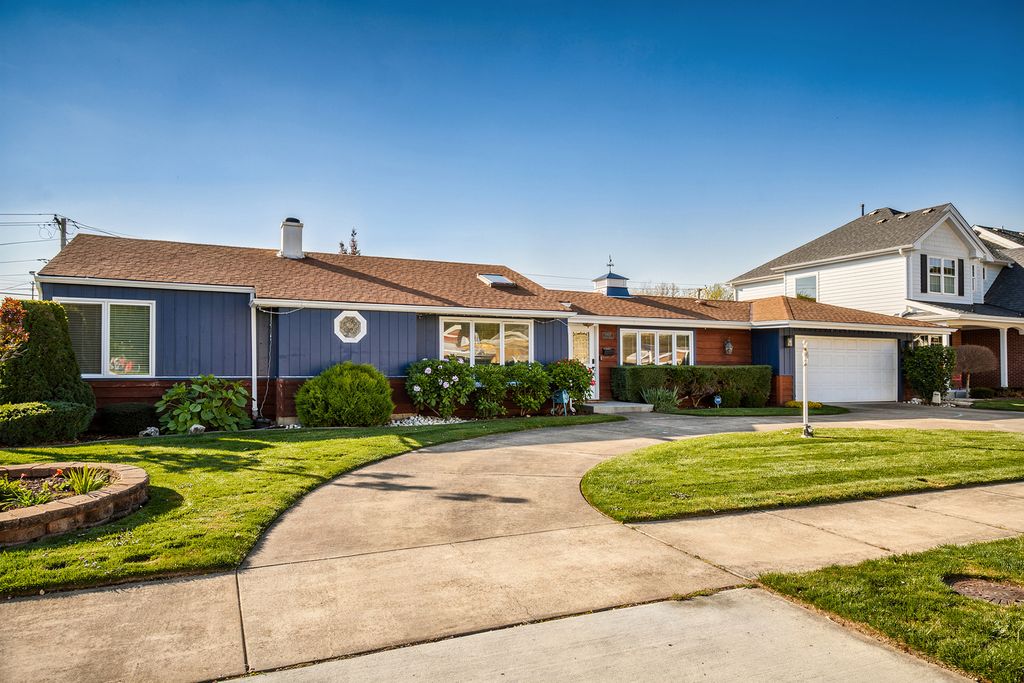 10630 S Keeler Avenue, Oak Lawn, IL 60453