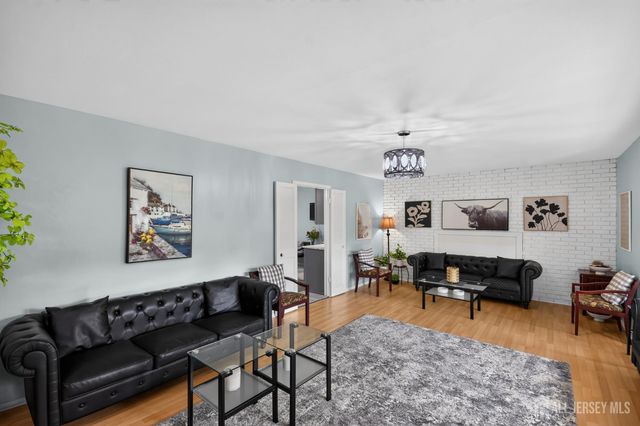 62 Macafee Road, Franklin Twsp, NJ 08873