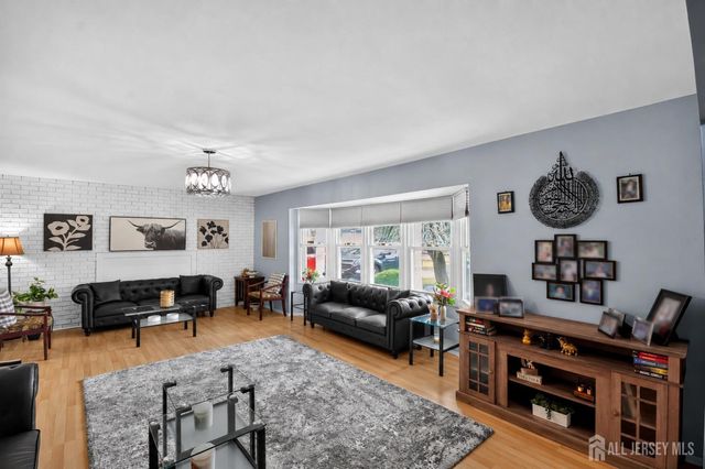 62 Macafee Road, Franklin Twsp, NJ 08873