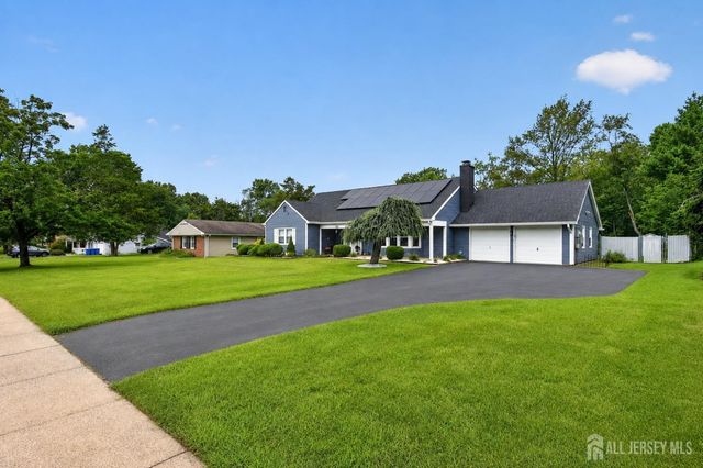 62 Macafee Road, Franklin Twsp, NJ 08873
