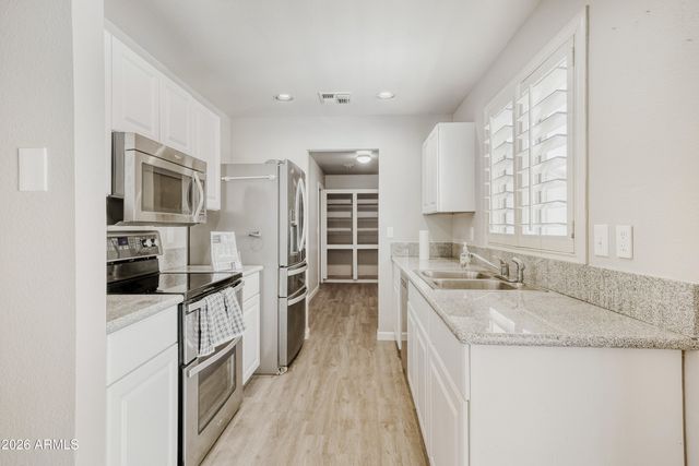 24810 S FOXGLENN Drive, Sun Lakes, AZ 85248