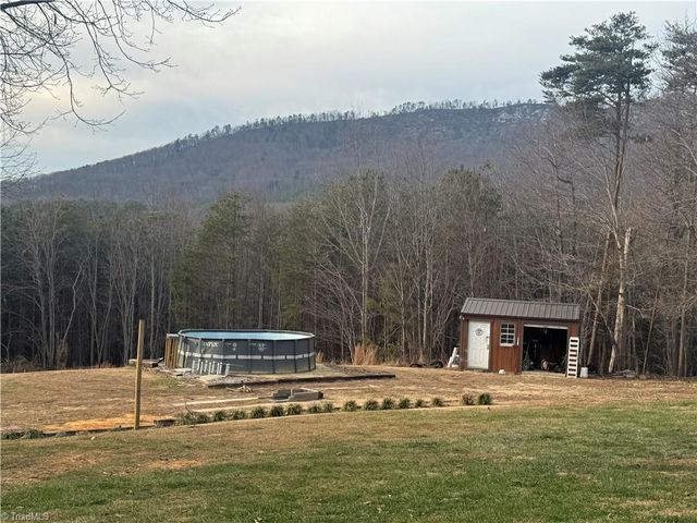 1040 Breezeway Drive, King, NC 27021