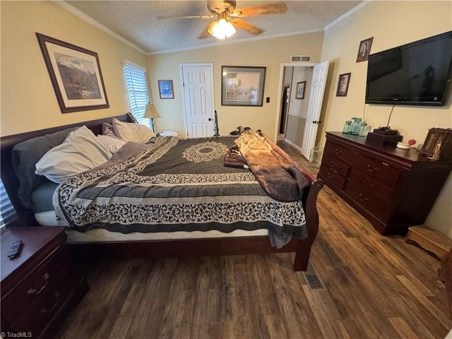 1040 Breezeway Drive, King, NC 27021