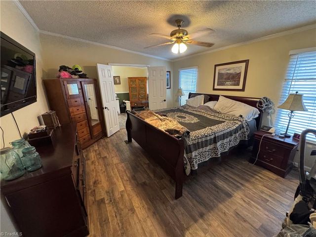 1040 Breezeway Drive, King, NC 27021