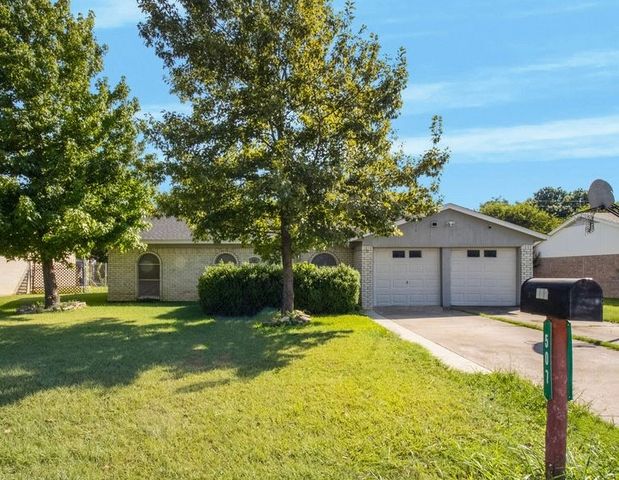 507 S Walnut Creek Drive, Mansfield, TX 76063