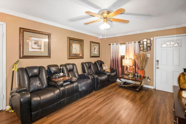 507 S Walnut Creek Drive, Mansfield, TX 76063