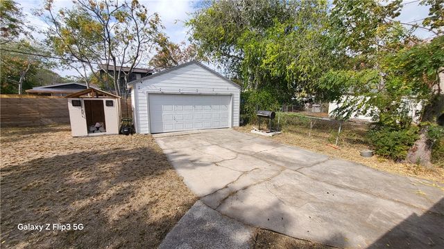 4221 Lowman St, Corpus Christi, TX 78411