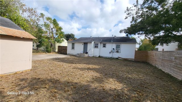 4221 Lowman St, Corpus Christi, TX 78411