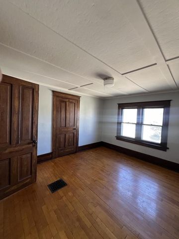 631 W 11TH AVENUE, Oshkosh, WI 54902