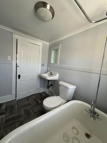 631 W 11TH AVENUE, Oshkosh, WI 54902
