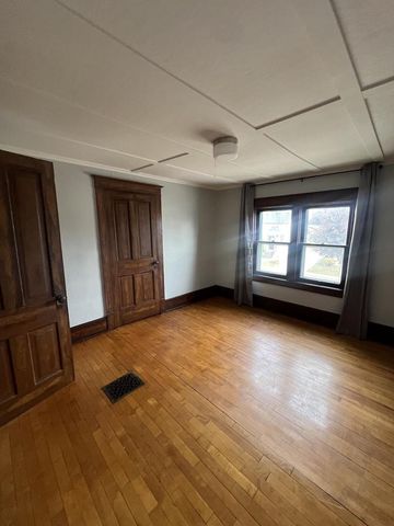 631 W 11TH AVENUE, Oshkosh, WI 54902