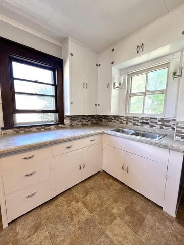 631 W 11TH AVENUE, Oshkosh, WI 54902