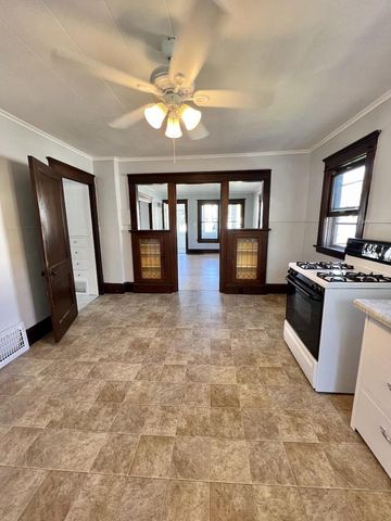 631 W 11TH AVENUE, Oshkosh, WI 54902