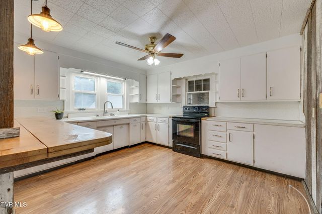 104 Pond Springs Road, Kingsport, TN 37664