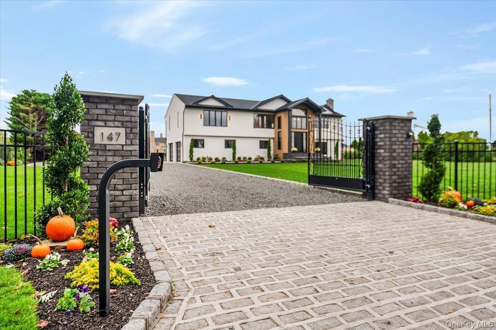 147 W Bayberry Road, Islip, NY 11751