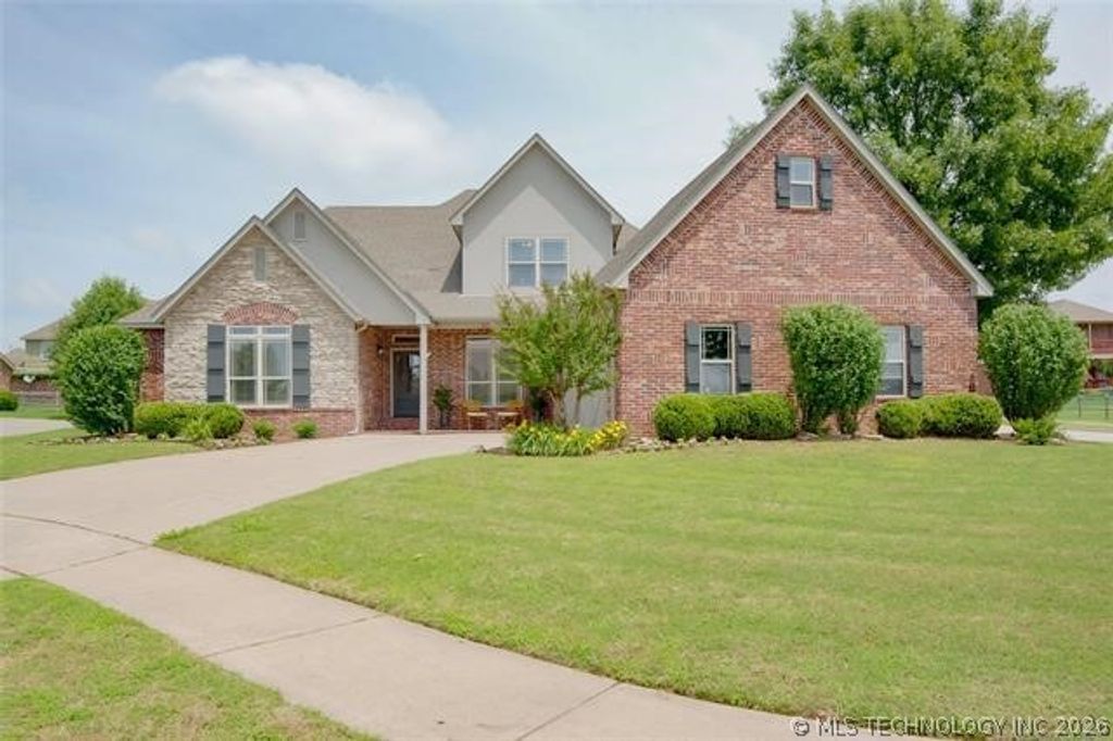 4201 N Lions Court, Broken Arrow, OK 74012