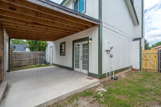 731 GARDEN MEADOW DR, Universal City, TX 78148