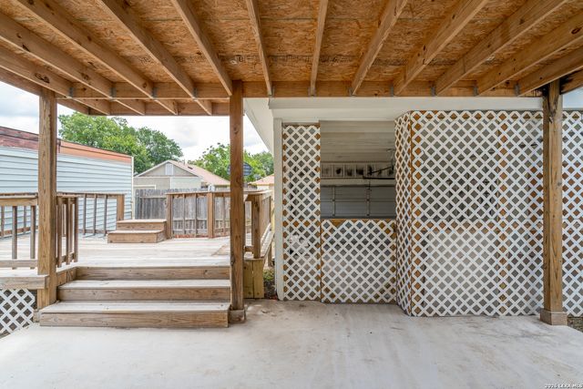 731 GARDEN MEADOW DR, Universal City, TX 78148