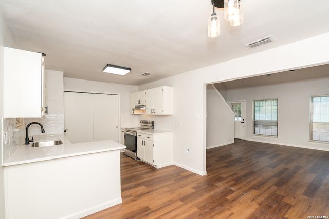 731 GARDEN MEADOW DR, Universal City, TX 78148