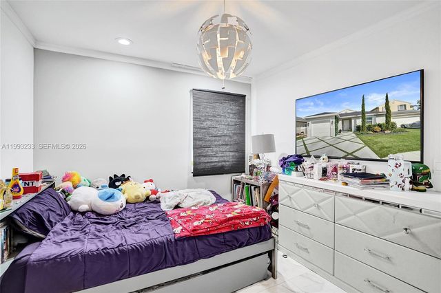 372 W Riverbend Dr, Sunrise, FL 33326