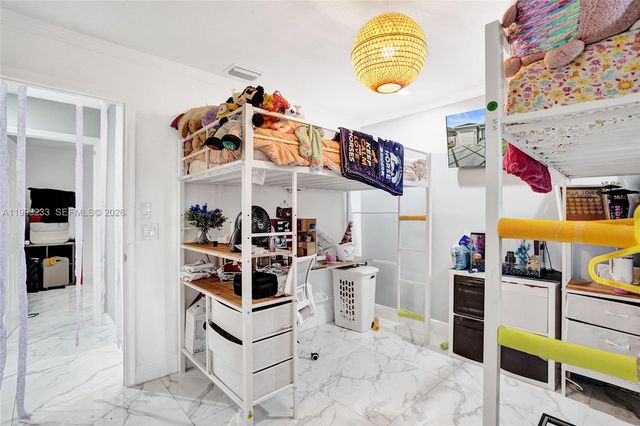 372 W Riverbend Dr, Sunrise, FL 33326