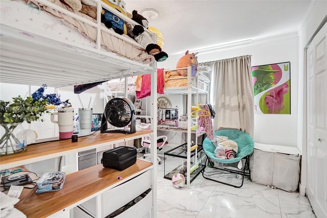 372 W Riverbend Dr, Sunrise, FL 33326