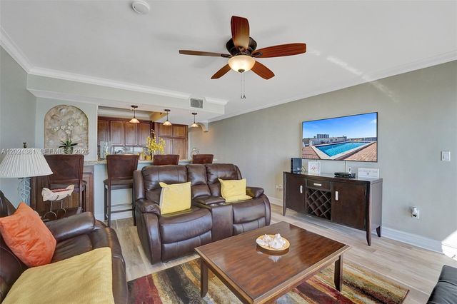 300 Oregon St 503, Hollywood, FL 33019