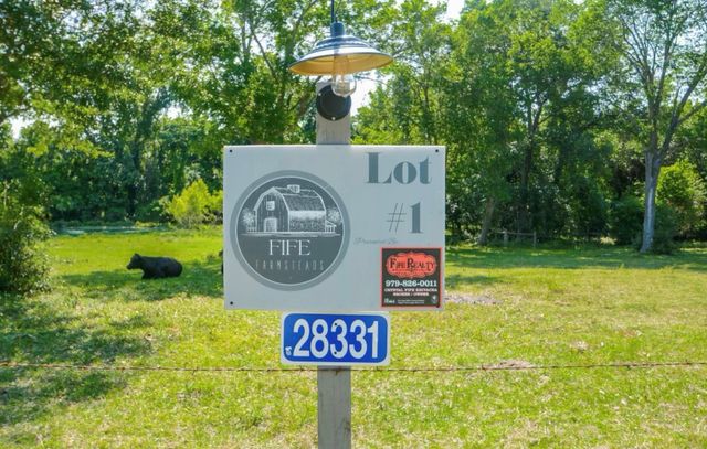 28331 Clarke Bottom Road, Hempstead, TX 77445