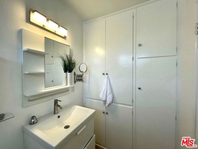 1453 S Westgate Avenue, Los Angeles, CA 90025