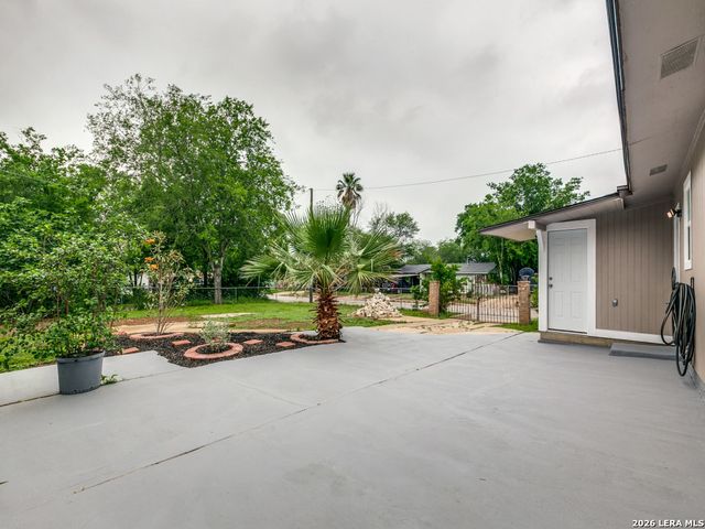 9203 Brink Ln, San Antonio, TX 78221
