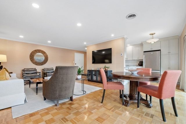 1202 Greendale Ave 133, Needham, MA 02492