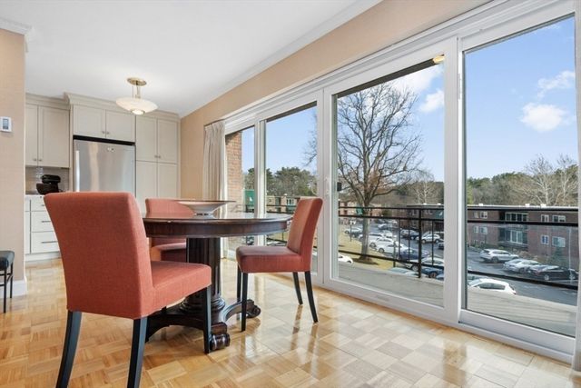 1202 Greendale Ave 133, Needham, MA 02492