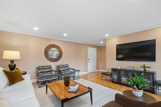 1202 Greendale Ave 133, Needham, MA 02492