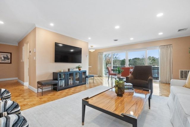 1202 Greendale Ave 133, Needham, MA 02492