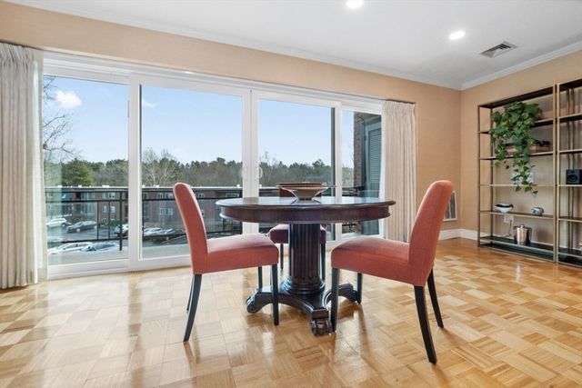 1202 Greendale Ave 133, Needham, MA 02492