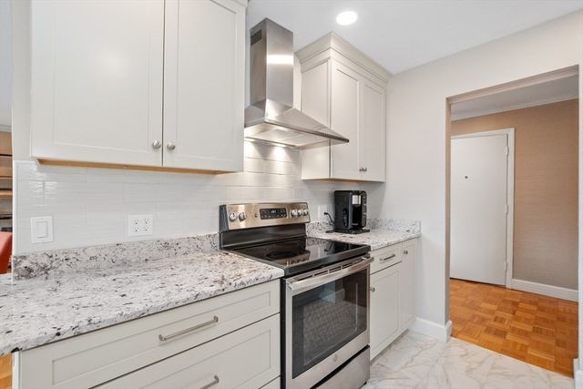 1202 Greendale Ave 133, Needham, MA 02492