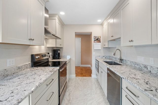 1202 Greendale Ave 133, Needham, MA 02492