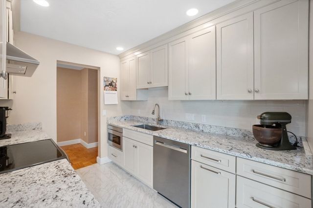 1202 Greendale Ave 133, Needham, MA 02492