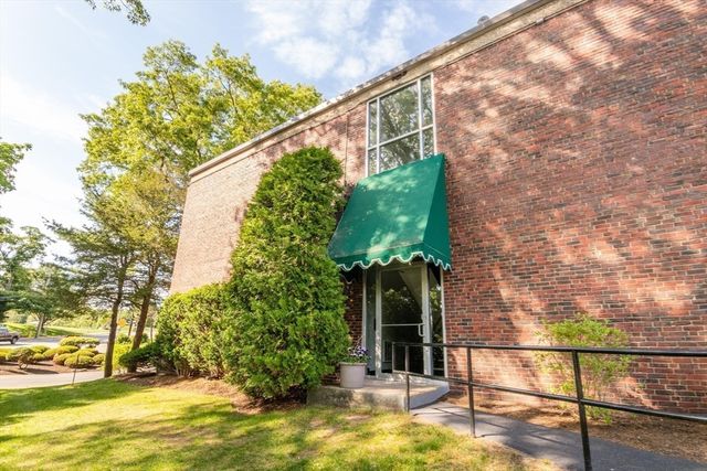 1202 Greendale Ave 133, Needham, MA 02492