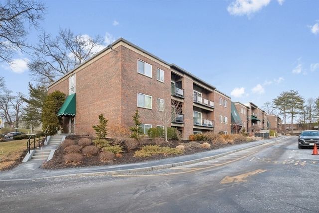 1202 Greendale Ave 133, Needham, MA 02492