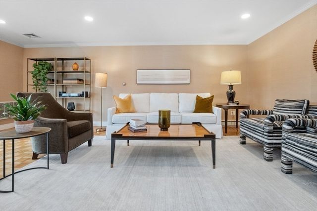 1202 Greendale Ave 133, Needham, MA 02492