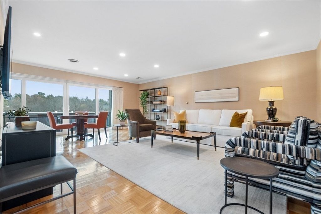 1202 Greendale Ave 133, Needham, MA 02492