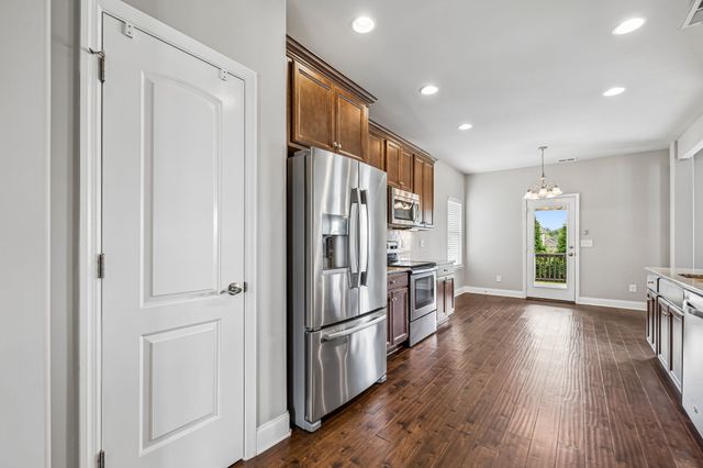 2012 Devonwood Ln, Thompsons Station, TN 37179