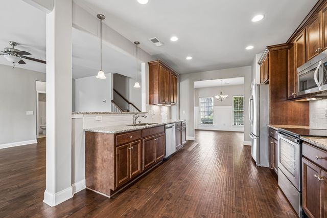 2012 Devonwood Ln, Thompsons Station, TN 37179