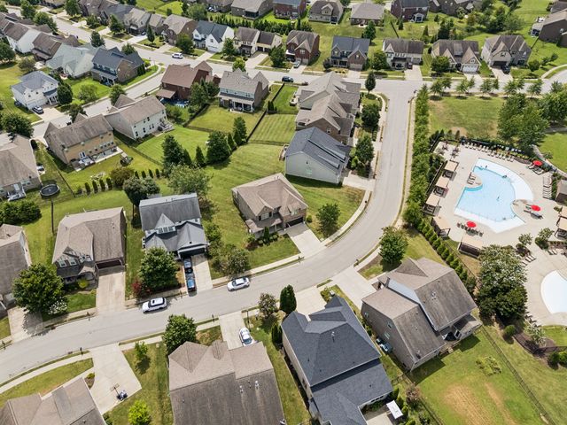 2012 Devonwood Ln, Thompsons Station, TN 37179