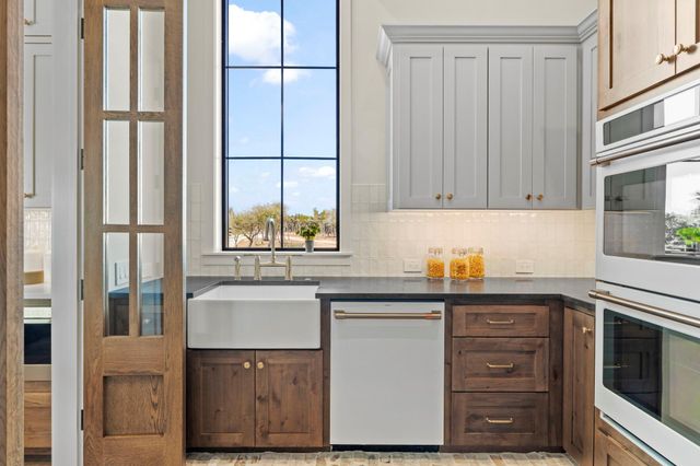 1562 Canyon Crossing View, Dripping Springs, TX 78620