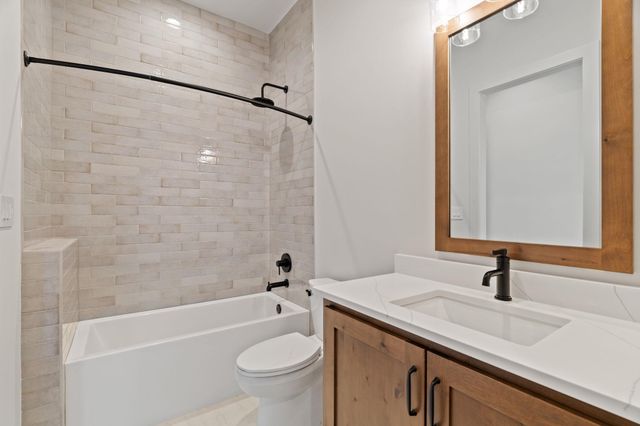 1562 Canyon Crossing View, Dripping Springs, TX 78620