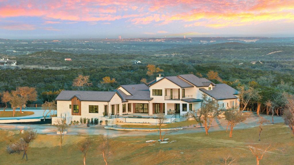 1562 Canyon Crossing View, Dripping Springs, TX 78620