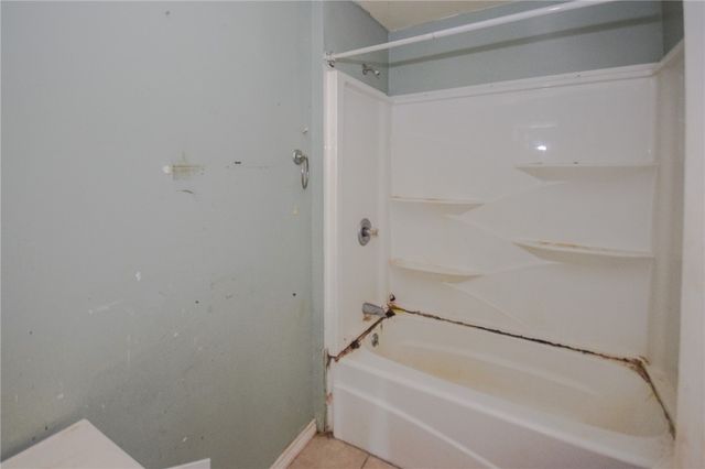 608 S 10th St, Aransas Pass, TX 78336